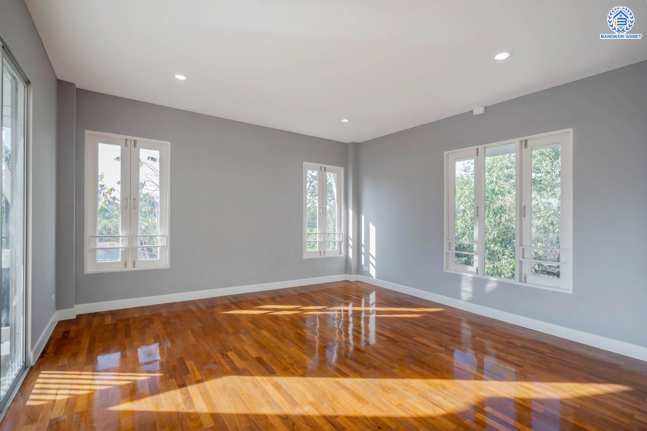 บ้านมือสองตกแต่งใหม่ โครงการ โนเบิล วานา วัชรพล ดีไซน์สุดโดดเด่น เนื้อที่ 68.5 ตร.ว. ฟังก์ชันจัดเต็ม 3 ห้องนอน 4 ห้องน้ำ 1 ห้องแม่บ้าน จอดรถได้ 2 คัน บนทำเลเดินทางสะดวก ใกล้เซ็นทรัลรามอินทรา, จุดขึ้นทางด่วน "สุขาภิบาล5-1" และรถไฟฟ้าสายสีชมพู "สถานีวัชรพล"